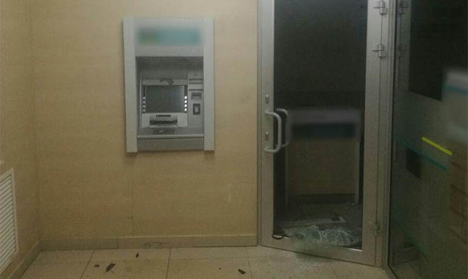В Харькове преступники подорвали банкомат и забрали деньги