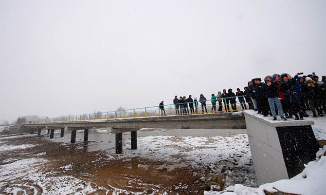 Зеленский похвалил восстановленный мост на Прикарпатье