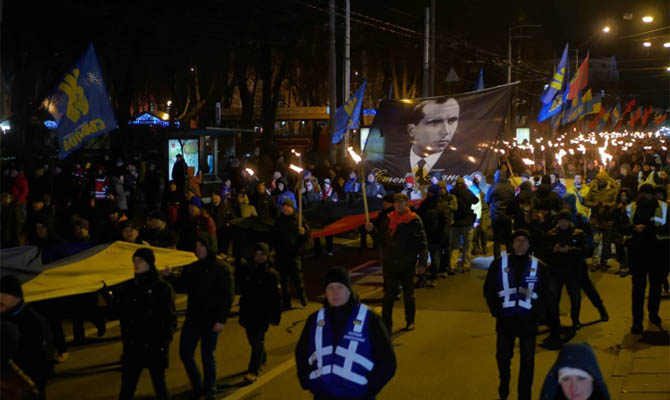 Националисты устроили в Киеве факельное шествие