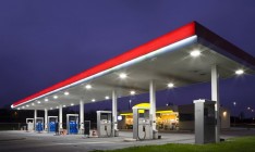 Гончарук сообщил о прекращении работы 438 нелегальных АЗС в Украине