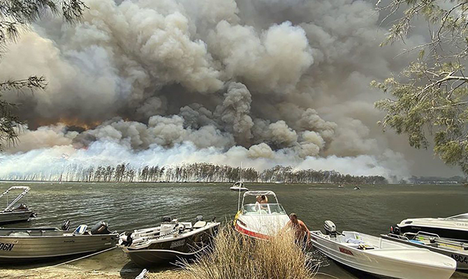 Смертельные лесные пожары опустошают австралийские земли и уничтожают дома