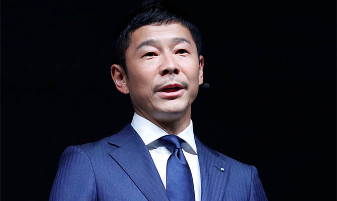 Японский миллиардер ищет спутницу для полета на Луну