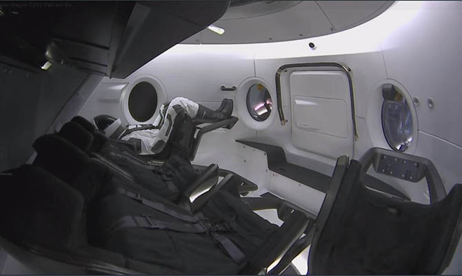SpaceX провела успешные испытания системы спасения экипажа корабля Crew Dragon