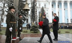 Президент приехал в Минобороны почтить память «киборгов»