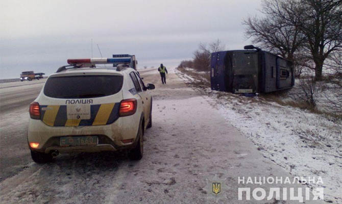 На трассе Одесса-Киев перевернулся рейсовый автобус с пассажирами
