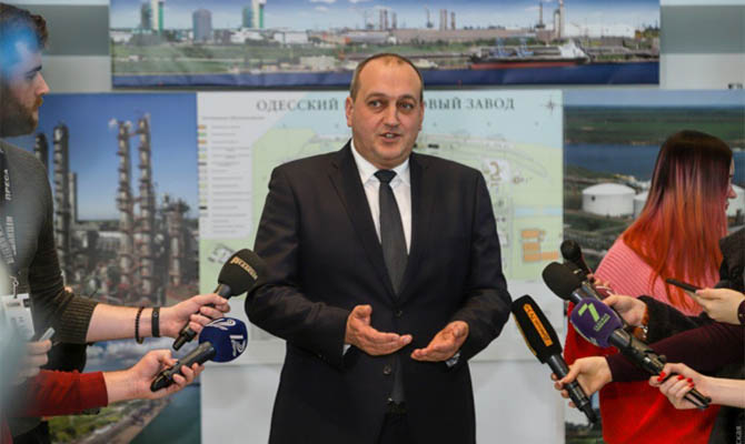 Директору ОПЗ разрешили снизить зарплату в 10 раз