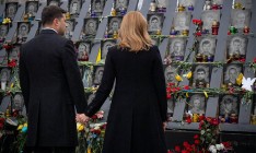 Зеленский с супругой почтили память Героев Небесной сотни