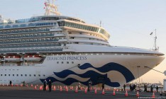 На борту лайнера Diamond Princess остается почти 500 членов экипажа