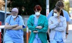 Жену украинца с коронавирусом спрятали от толпы в военном госпитале