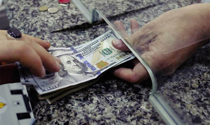 НБУ ждет в ближайшие дни поставку большого количества наличной валюты