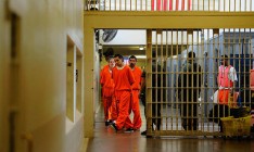 В США из-за коронавируса начали выпускать заключенных из тюрем