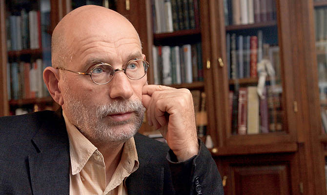 Писатель Акунин рассказал детали о заболевании коронавирусом