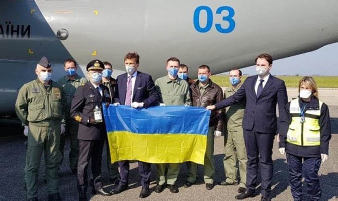 Еще один украинский самолет с гуманитарной помощью прибыл в Италию