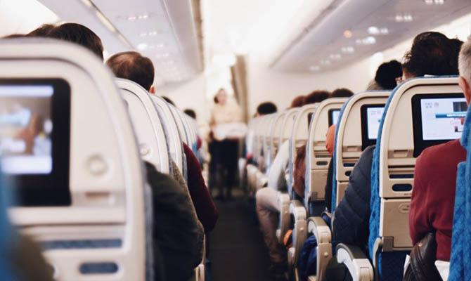 Американские авиакомпании предлагают замерять температуру пассажиров перед полетом