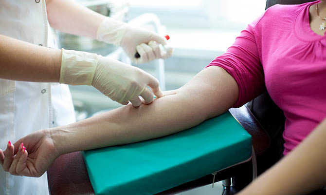 Из-за пандемии в Украине уменьшается количество доноров крови