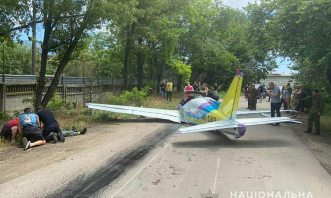 В Одессе на гипермаркет упал легкомоторный самолет, есть пострадавшие