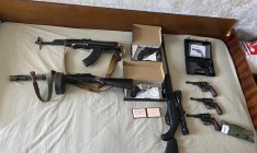 Под Киевом мужчина стрелял у прохожих, есть раненый