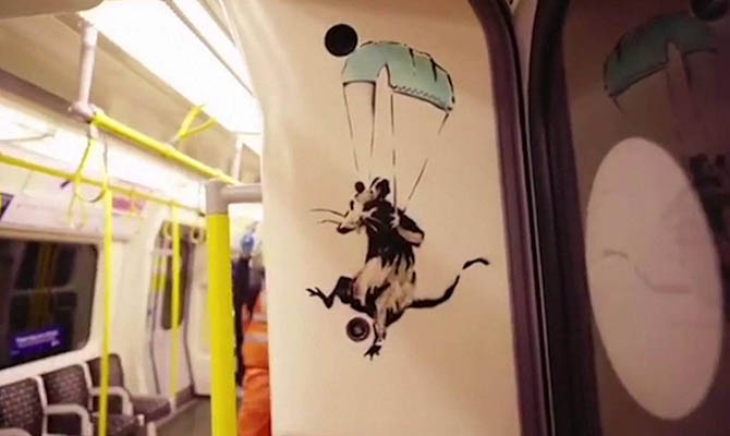 Бэнкси расписал вагоны лондонского метро граффити на тему COVID-19