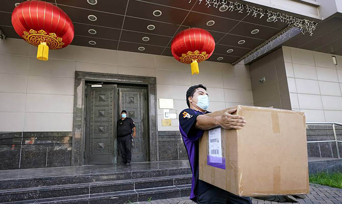 Китайские дипломаты покинули здание генконсульства в Хьюстоне