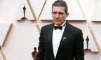 Отмечающий сегодня 60-летие актер Антонио Бандерас заразился коронавирусом