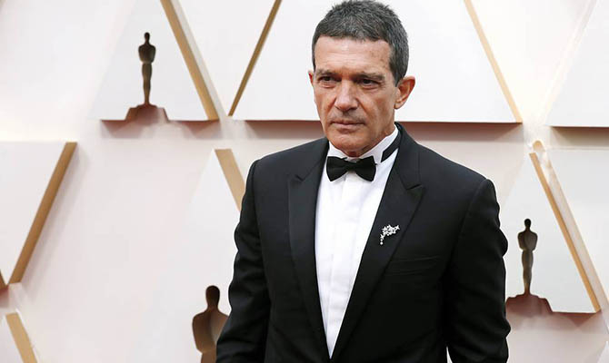 Отмечающий сегодня 60-летие актер Антонио Бандерас заразился коронавирусом