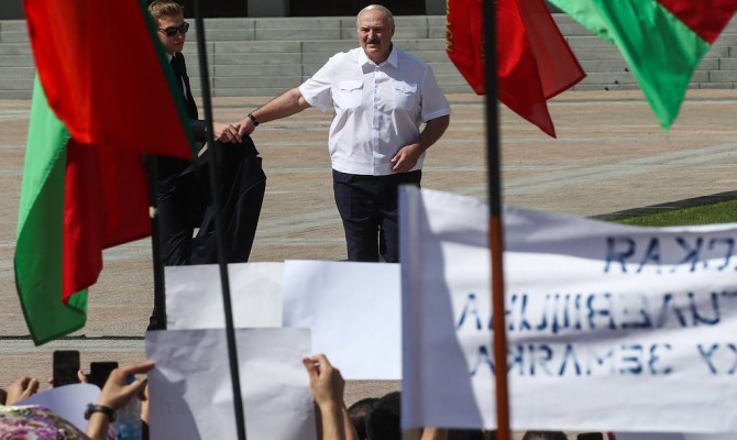Лукашенко отверг возможность проведения повторных выборов