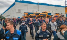 ОМОН разогнал людей у проходной Минского транспортного завода