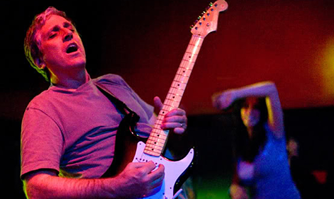 Умер экс-гитарист Red Hot Chili Peppers Джек Шерман