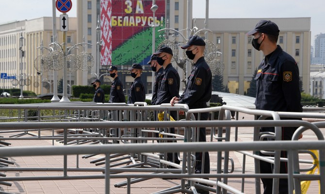 В Минске силовики перекрыли подход к резиденции Лукашенко