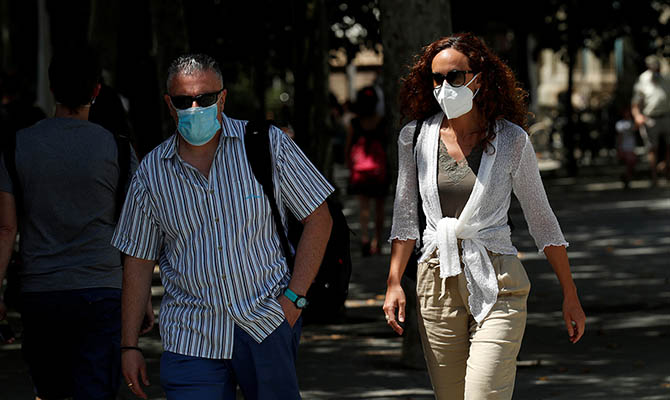 Во Франции за сутки – почти 27 000 случаев коронавируса, 54 человека умерли