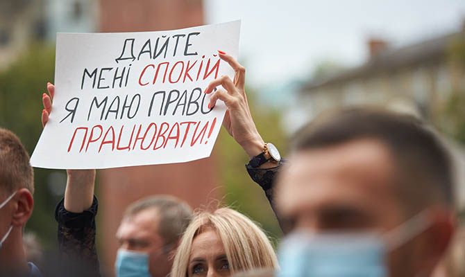 Зеленский обещает, что в Украине не будут вводить жесткий карантин
