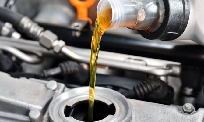 Как часто менять масло в машине?