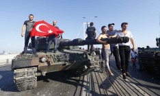 ЕС на год продлил санкции против Турции