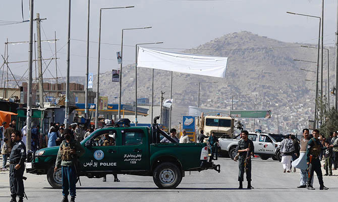 В Кабуле на людной площади взорвались сразу три автомобиля