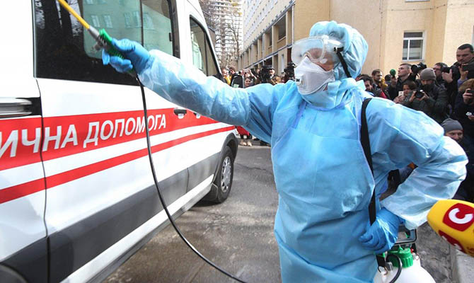 Количество заболевших COVID-19 в Украине превысило 1 млн человек