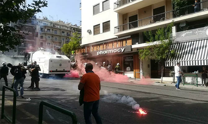 В Афинах произошли беспорядки из-за продления карантина