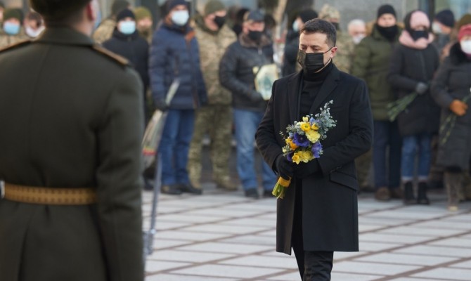 Зеленский почтил память погибших защитников донецкого аэропорта