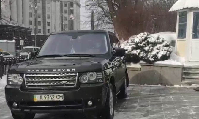 Автомобиль Порошенко нарушил ПДД, чтобы не платить штрафы