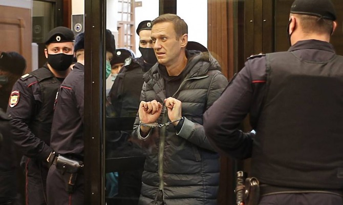 Навальный проведет в колонии почти 2,5 года