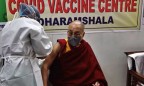 Далай-лама получил прививку вакциной Covishield, которую купила Украина