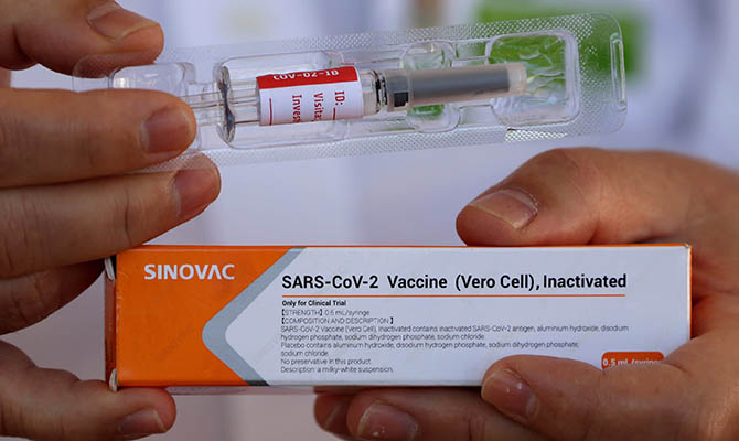 Минздрав подтвердил регистрацию китайской вакцины Sinovac