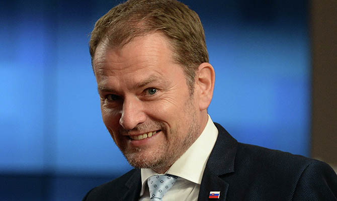 Премьера Словакии хотят отправить в отставку из-за российской вакцины