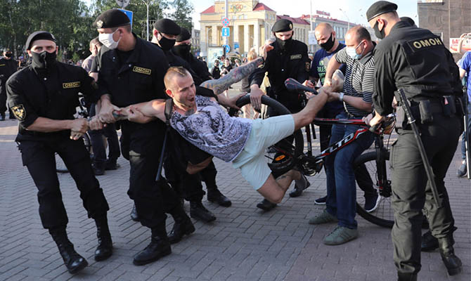 В Беларуси осудили более 400 человек за участие в протестах