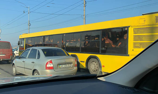 В Киеве решили не останавливать работу общественного транспорта