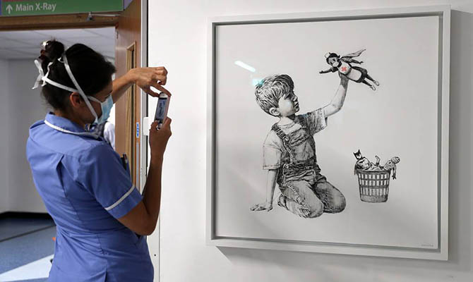 Картину Бэнкси, подаренную больнице, продали за рекордные $23 млн