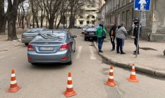 В центре Одессы водитель сбил трех человек на переходе и пытался скрыться