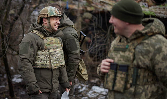 Зеленский посетил передовые позиции на Донбассе