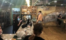 В Киеве из-за нарушения карантина закрыли два ресторана