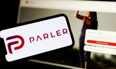 Apple вернет в App Store популярную у сторонников Трампа соцсеть