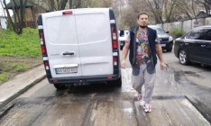 В Киеве обстреляли работников, ремонтировавших дорогу